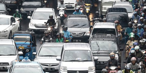 Panduan Aman Mencegah Kecelakaan saat Berkendara di Musim Hujan