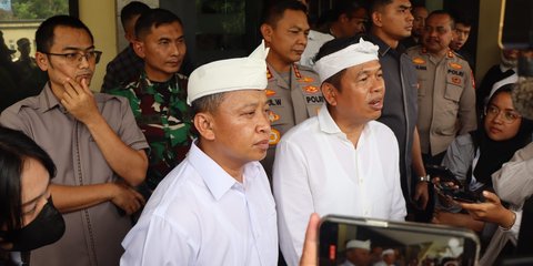 VIDEO: Kelakar KDM Depan DPRD Jangan Jadi Gubernur Jabar, Saingannya Berat Lawan Saya!