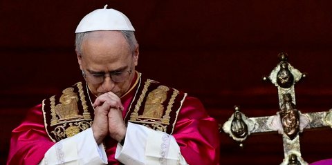Pidato Perdana Paus Leo XIV: Kenang Keberanian Paus Fransiskus dan Doakan Perdamaian Dunia