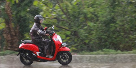 Pastikan Memeriksa 5 Komponen Sepeda Motor saat Musim Hujan