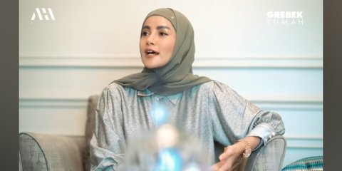 5 Potret Ruang Tamu di Rumah Mewah Olla Ramlan, Ditata Apik Sendiri dengan Nuansa Super Homey yang Bikin Betah