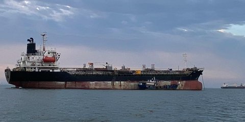 Diterjang Cuaca Buruk, Dua Kapal Niaga Tabrakan di Batam