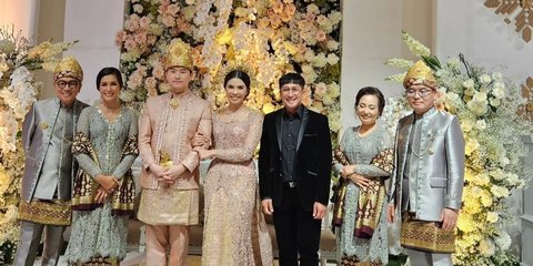 Menantu Helmy Yahya WN Korea Makan Soto, Habis Empat Piring Nasi Pas Bayar Kaget