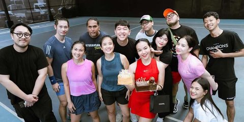 8 Potret Yura Yunita Dapat Kejutan Ulang Tahun dari Nagita Slavina dkk Saat Main Padel, Dapat Kado Spesial dari Sultan Andara