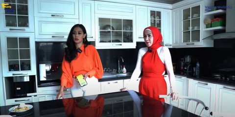 5 Potret Dapur Diah Permatasari yang Elegan dan Mewah, Desain Klasik & Semua Perabotan Tertata Apik