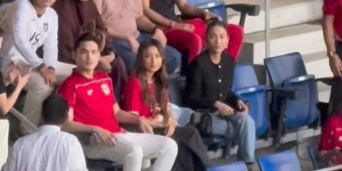 Potret Cantik Duo Bestie Jennifer Coppen dan Azizah Salsha Nonton Bareng Timnas Indonesia di Jepang