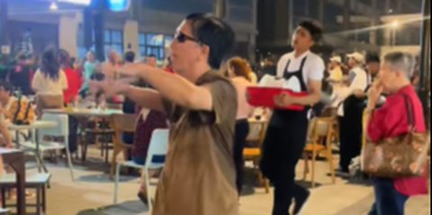 Asyik Tua Muda Bergoyang Sampai Keringatan Nikmati Lagu Remix di Pelataran Restoran Remaja PIK