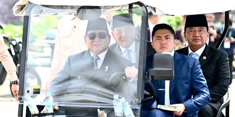 VIDEO: Momen Seskab Letkol TNI Teddy Sopiri Tiga Jenderal Paling Berpengaruh di RI