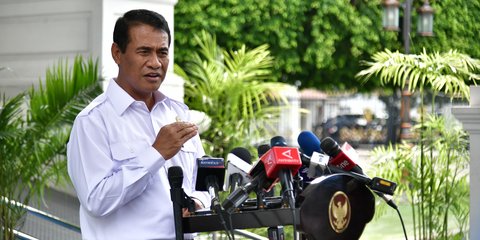 VIDEO: Menteri Amran Tunjuk-Tunjuk Depan Dirut, ‘Selesaikan’ Orang Titipan