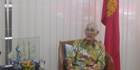 VIDEO: Sigapnya Ajudan Try Sutrisno, Bantu Jenderal Sepuh Berdiri Selama Menyanyikan Indonesia Raya
