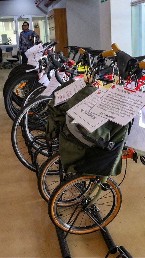 FOTO: KPK Lelang Barang Rampasan Korupsi Mulai Rp5.700, Ada Moge hingga Tas Mewah