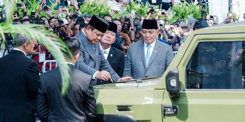VIDEO: Penampakan Mobil Listrik Maung EV Pandu Produksi Baru Pindad Diresmikan Prabowo