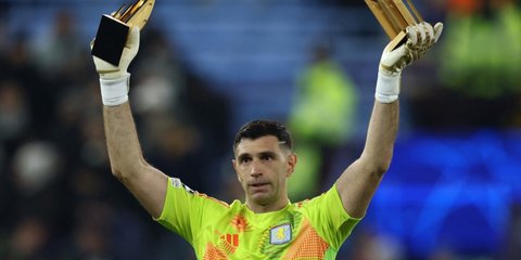 Emiliano Martinez Tertarik Gabung MU Gantikan Onana, Kontrak Sudah Disiapkan
