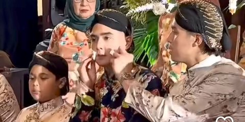Sikap Manis El Rumi Selama Siraman Al Ghazali, Perhatian Banget Bersihkan Wajah Sang Kakak Pakai Tisue