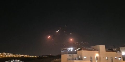 VIDO: Serangan Balasan! Ratusan Rudal Balistik Iran Gempur Habis Israel Kejutkan Netanyahu dan Trump
