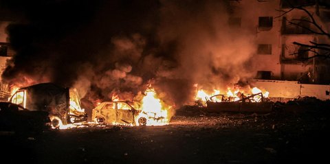 FOTO: Malam Mencekam Bagi Warga Saat Ratusan Rudal Iran Terus  Hujani Langit Israel