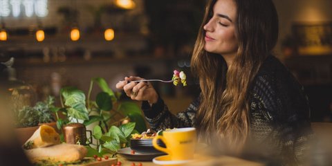 Cara Makan Siang Agar Tidak Mengantuk dan Tetap Bertenaga Hingga Malam Hari