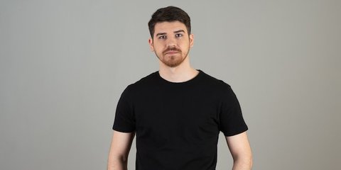 7 Tips Pilih Baju Murah Nyaman Dipakai untuk Hangout & Kencan Kasual