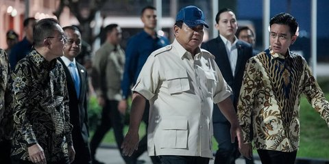 VIDEO: Presiden Prabowo Terbang ke Singapura, Muncul Wapres Gibran & Pamit ke Menteri Bahlil
