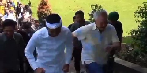 Momen Lucu Dedi Mulyadi Adu Balap Naik Tangga dengan Tomy Winata di Cianjur Selatan