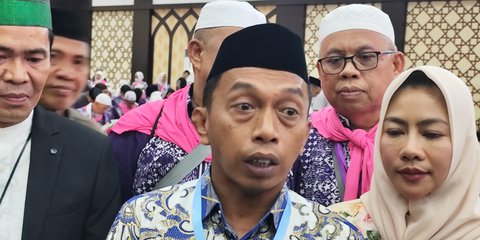 Momen Jemaah Haji Kloter 7 Embarkasi Makassar Tiba di Tanah Air, Tampil Glamor dengan Gelang dan Cincin Melingkar di Tangan