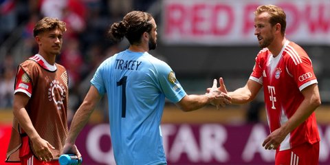 FOTO: Tak Biasa! Kiper Auckland City Conor Tracey yang Dibobol 10 Gol oleh Bayern Munchen Ternyata Penjaga Gudang