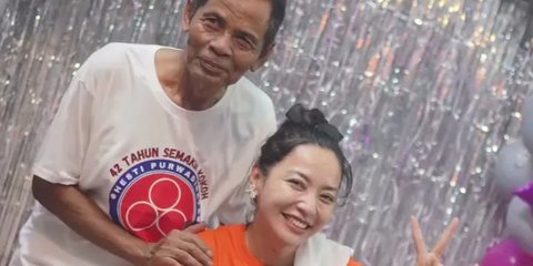 Kocak Banget! 10 Potret Keseruan Kejutan Ulang Tahun Hesti Purwadinata Bertema Tukang Bangunan, Hadirkan Mandor Senior Bawakan Kue