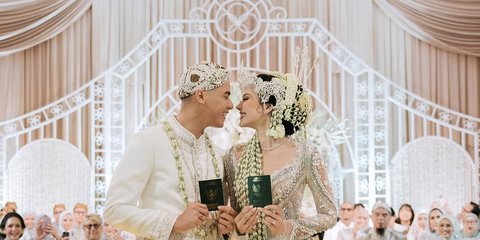 9 Potret Momen Persiapan Alyssa Daguise dan Al Ghazali Jelang Akad Nikah, Pakai Skincare Dulu Sebelum di Makeup