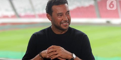 Loyalitas Tinggi! Denny Landzaat Tolak Tawaran Ajax Demi Timnas Indonesia