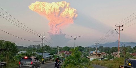 FOTO: Erupsi Dahsyat Gunung Gunung Lewotobi Laki-Laki, Status Menjadi Awas
