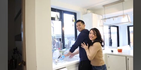Ingat Angie Virgin? Lama Menetap di London, Intip 5 Potret Dapur di Rumah Mungil yang Sudah Dibangun Sejak 1920