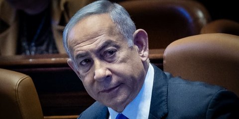 Dikabarkan Sembunyi di Bunker Bawah Tanah, Potret Terbaru Benjamin Netanyahu Cek Kerusakan di Tel Aviv jadi Sorotan