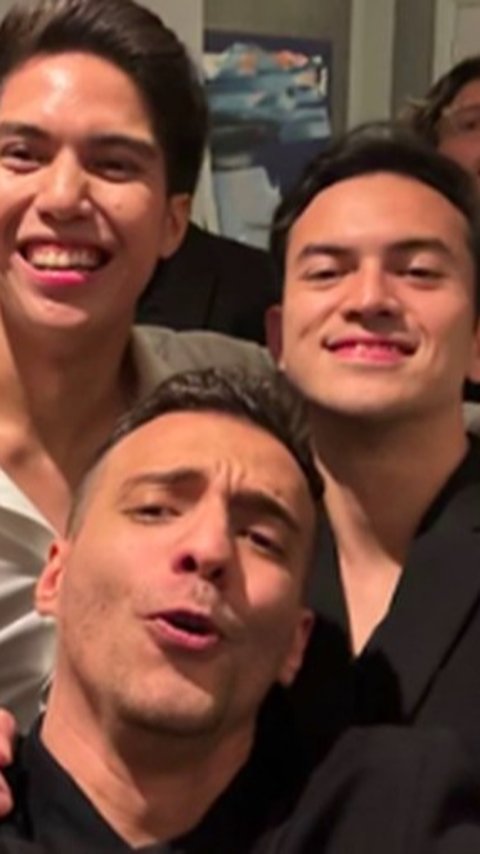 Momen El Rumi Rangkul Rizky Nazar di Pernikahan Al Ghazali Bikin Heboh, Akrab dan Kompak Senyum Bareng