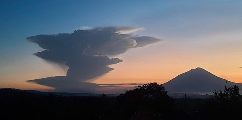 Abu Vulkanik Gunung Lewotobi Laki-Laki Menyebar ke Tiga Kabupaten