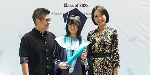 10 Inpiirasi Outfit Artis Wanita di Acara Perpisahan Sekolah 2025