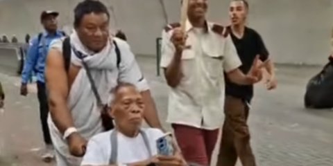 Pengabdian Tulus Anggota Polisi Jemaah Haji Halmahera, Tak Kenal Lelah Gendong Lansia Bawa Semangat Melayani di Tanah Suci