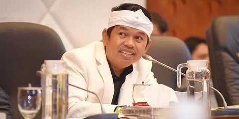 VIDEO: Bupati Pangandaran Nangis ke Dedi Mulyadi Curhat 5 Bulan Tak Mampu Bayar Pegawai