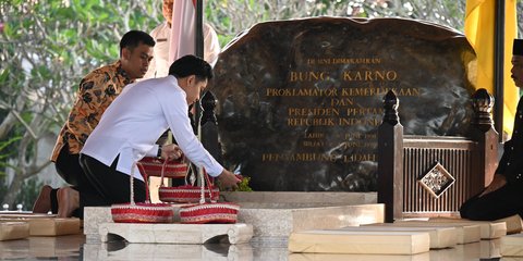 VIDEO: Momen Gibran Ziarah ke Makam Bung Karno, Tabur Bunga dan Khusyuk Berdoa