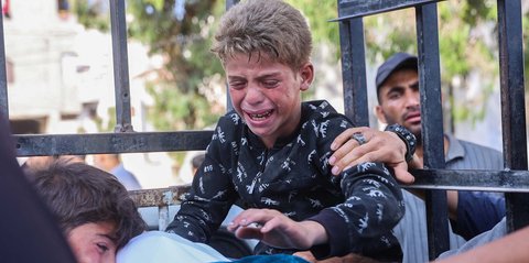 FOTO: Tangis  Duka Warga Gaza Saat Keluarga Menjadi Korban Kekejian Israel Saat Antri Bahan Makanan