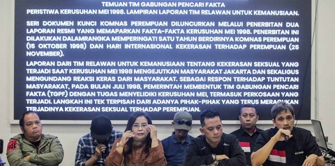 FOTO: Aliansi 98 Mengecam Pernyataan Fadli Zon Soal Pemerkosaan Massal 1998