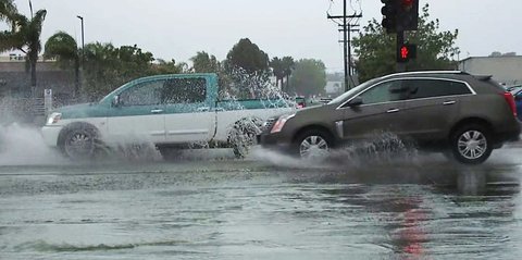 Musim Hujan Tiba, Ini 5 Hal yang Bisa Bikin Berkendara Jadi Berbahaya