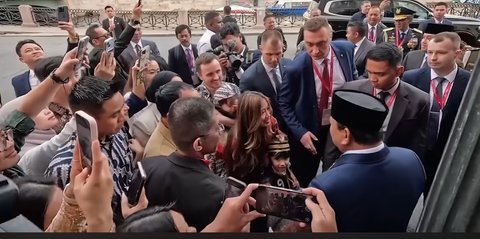 VIDEO: Prabowo Gercep Panggil Ajudan Dengar Anak di Rusia Minta Hadiah Lego