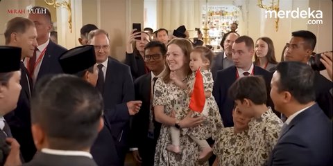 VIDEO: Terkejut Presiden Prabowo Ketemu Bule Cantik Rusia Jago Bahasa Indonesia Bawa 3 Anak