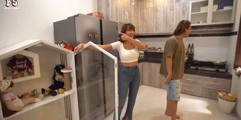 5 Potret Dapur Sederhana di Rumah Mewah Lucinta Luna, Pakai Kompor Sejuta Umat & Tak Ada Meja Makan