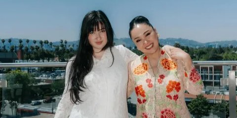 Potret Cantik Titi DJ di Momen Pernikahan Stephanie Poetri di Amerika, Tampil Anggun dengan Kebaya dan Kain Batik Khas Wanita Indonesia