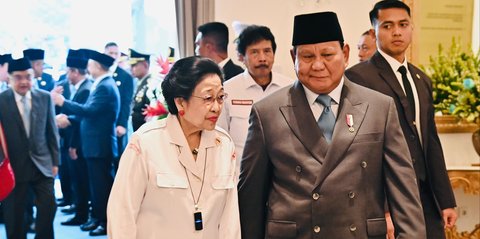 VIDEO: Senggolan Tangan, Prabowo & Megawati Jalan Bareng Ngobrol Akrab Usai Harlah Pancasila