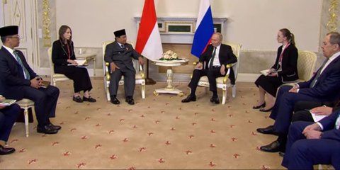 VIDEO: Pertemuan Prabowo & Presiden Putin di Rusia, Saling Tatap Bahas Isu Penting