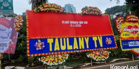 Uniknya Karangan Bunga Andre Taulany di Ngunduh Mantu Al Ghazali, Tulisan Selamatnya Hampir Tak Terlihat
