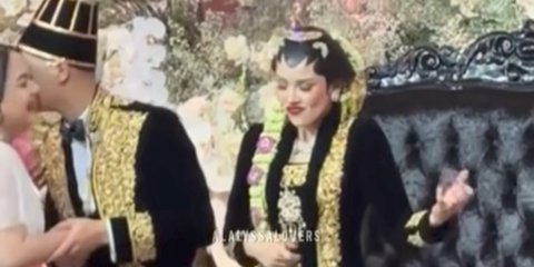 Tingkah Random Alyssa Daguise Joget di Pelaminan Al Ghazali, Ekspresi Bahagia Jadi Sorotan