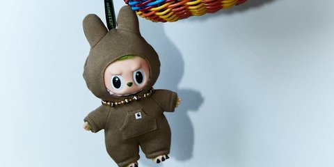 Fantastis! Boneka Labubu Hijau Berbaju Cokelat Kolaborasi Seventeen x Sacai Terjual Rp500 Jutaan